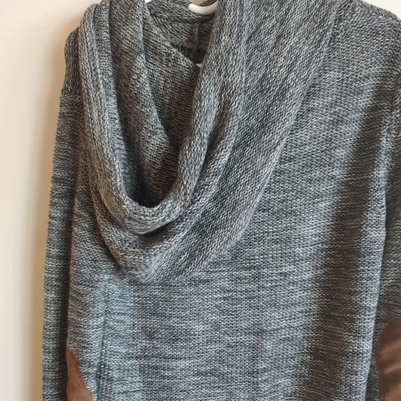 Sweater - Picture 4 of 5